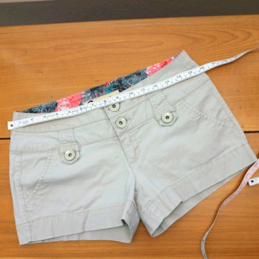 Boom Boom Khaki Shorts